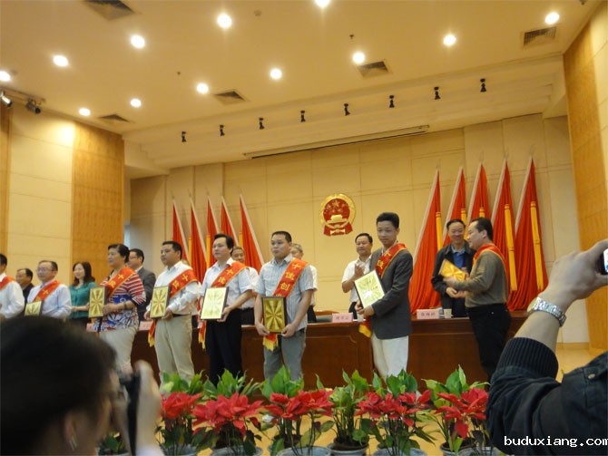 热烈祝贺世佳伟业荣获武汉市十佳创业青年(图2) 热烈祝贺世佳伟业荣获武汉市十佳创业青年(图2)